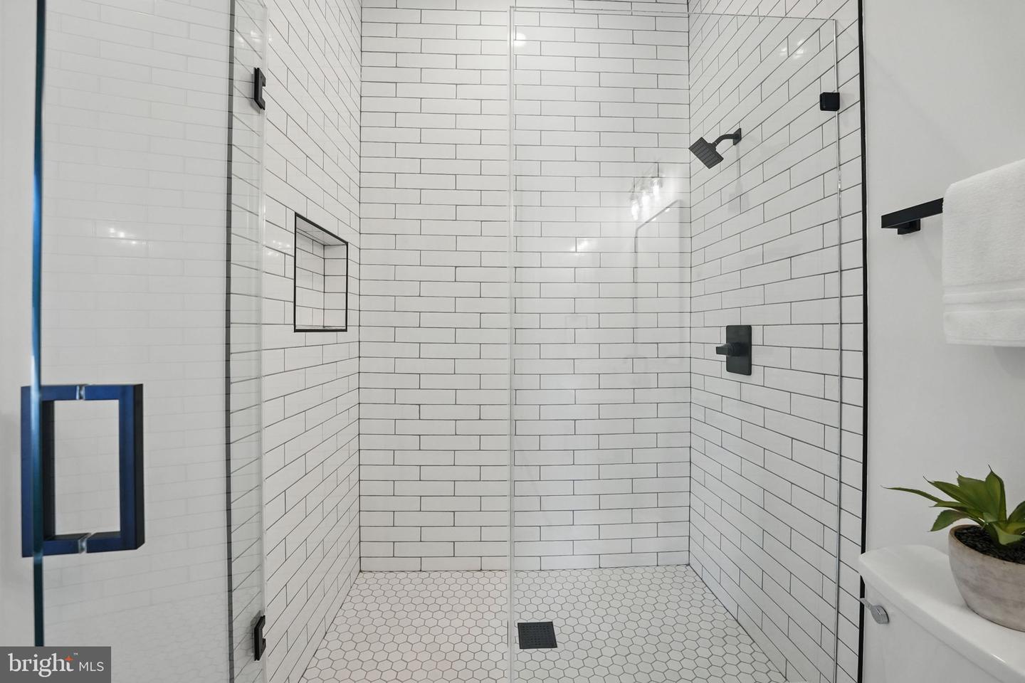 8005 FAIRFAX RD, ALEXANDRIA, Virginia 22308, 6 Bedrooms Bedrooms, ,6 BathroomsBathrooms,Residential,For sale,8005 FAIRFAX RD,VAFX2244424 MLS # VAFX2244424