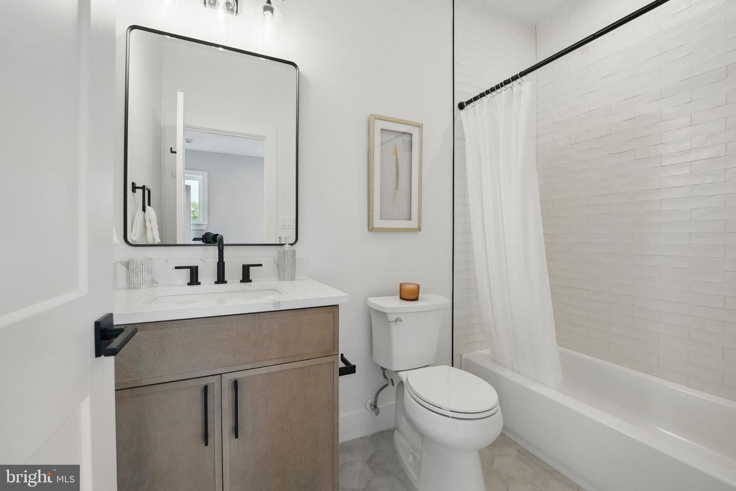 8005 FAIRFAX RD, ALEXANDRIA, Virginia 22308, 6 Bedrooms Bedrooms, ,6 BathroomsBathrooms,Residential,For sale,8005 FAIRFAX RD,VAFX2244424 MLS # VAFX2244424