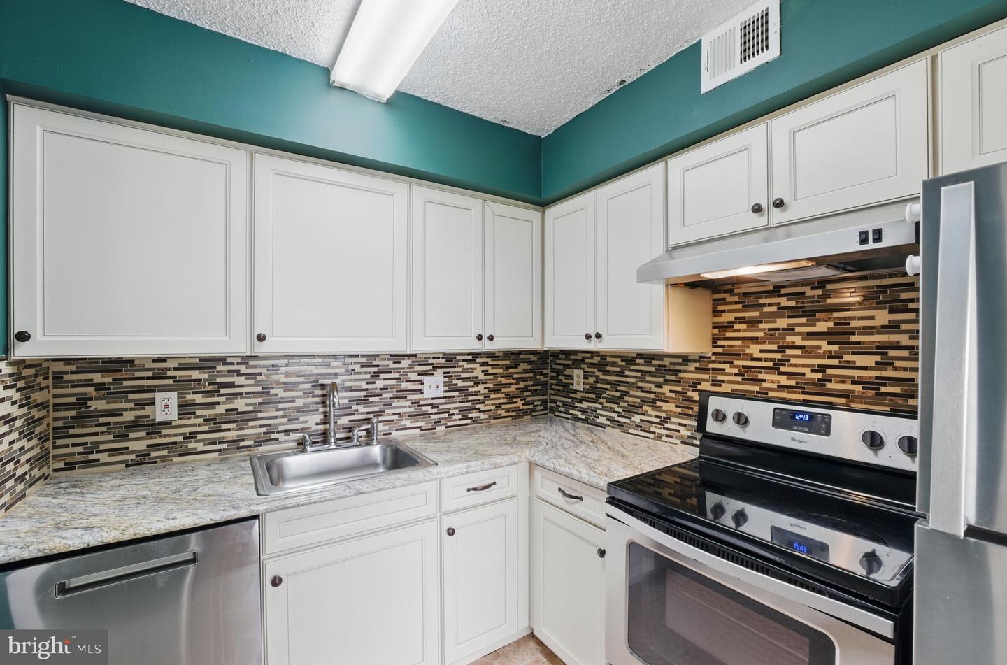 5756-F VILLAGE GREEN DR #09/5756F, ALEXANDRIA, Virginia 22309, 2 Bedrooms Bedrooms, ,1 BathroomBathrooms,Residential,For sale,5756-F VILLAGE GREEN DR #09/5756F,VAFX2244388 MLS # VAFX2244388