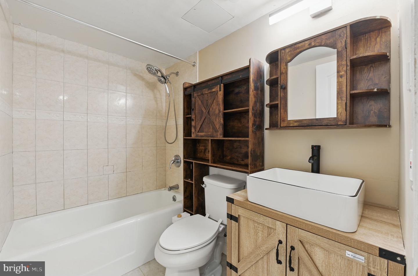 5756-F VILLAGE GREEN DR #09/5756F, ALEXANDRIA, Virginia 22309, 2 Bedrooms Bedrooms, ,1 BathroomBathrooms,Residential,For sale,5756-F VILLAGE GREEN DR #09/5756F,VAFX2244388 MLS # VAFX2244388