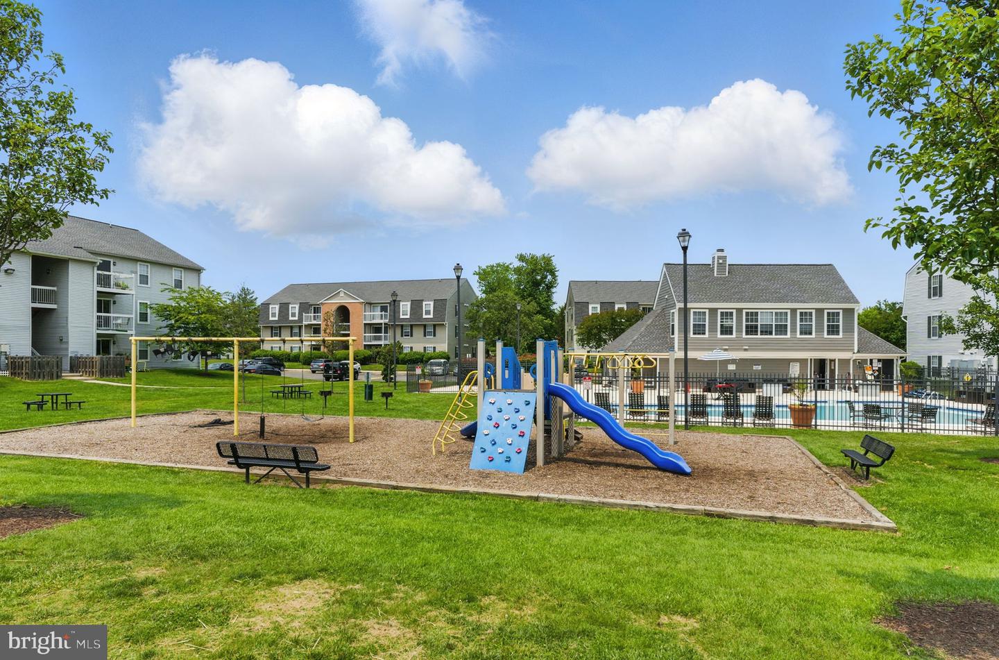 5756-F VILLAGE GREEN DR #09/5756F, ALEXANDRIA, Virginia 22309, 2 Bedrooms Bedrooms, ,1 BathroomBathrooms,Residential,For sale,5756-F VILLAGE GREEN DR #09/5756F,VAFX2244388 MLS # VAFX2244388