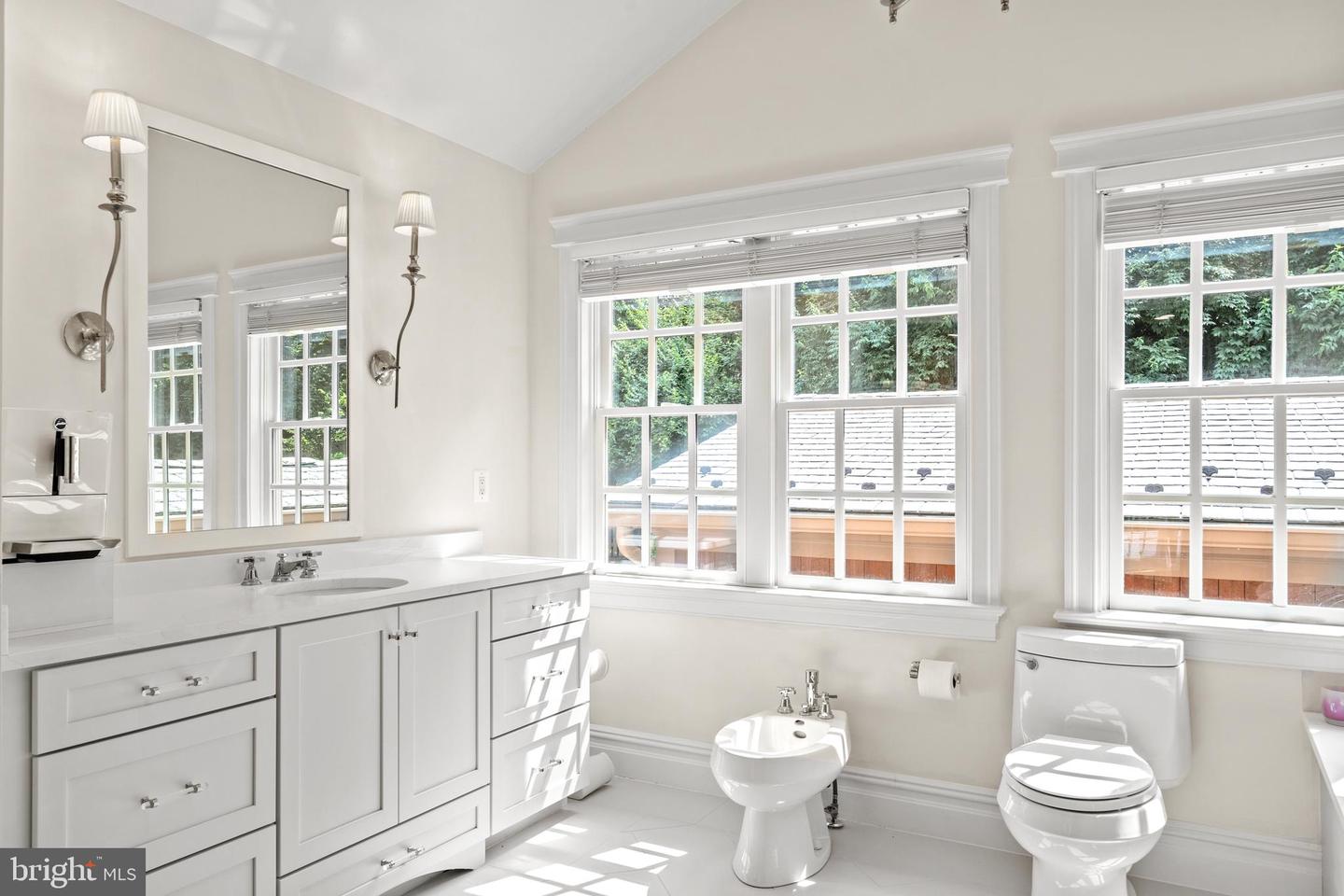 3107 RUSSELL RD, ALEXANDRIA, Virginia 22305, 6 Bedrooms Bedrooms, ,5 BathroomsBathrooms,Residential,For sale,3107 RUSSELL RD,VAAX2045930 MLS # VAAX2045930