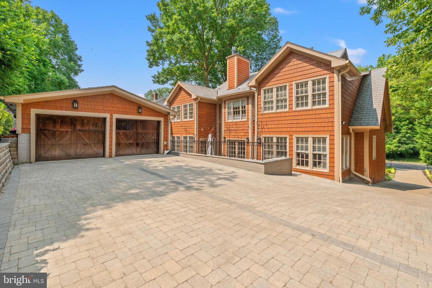 3107 RUSSELL RD, ALEXANDRIA, Virginia 22305, 6 Bedrooms Bedrooms, ,5 BathroomsBathrooms,Residential,For sale,3107 RUSSELL RD,VAAX2045930 MLS # VAAX2045930