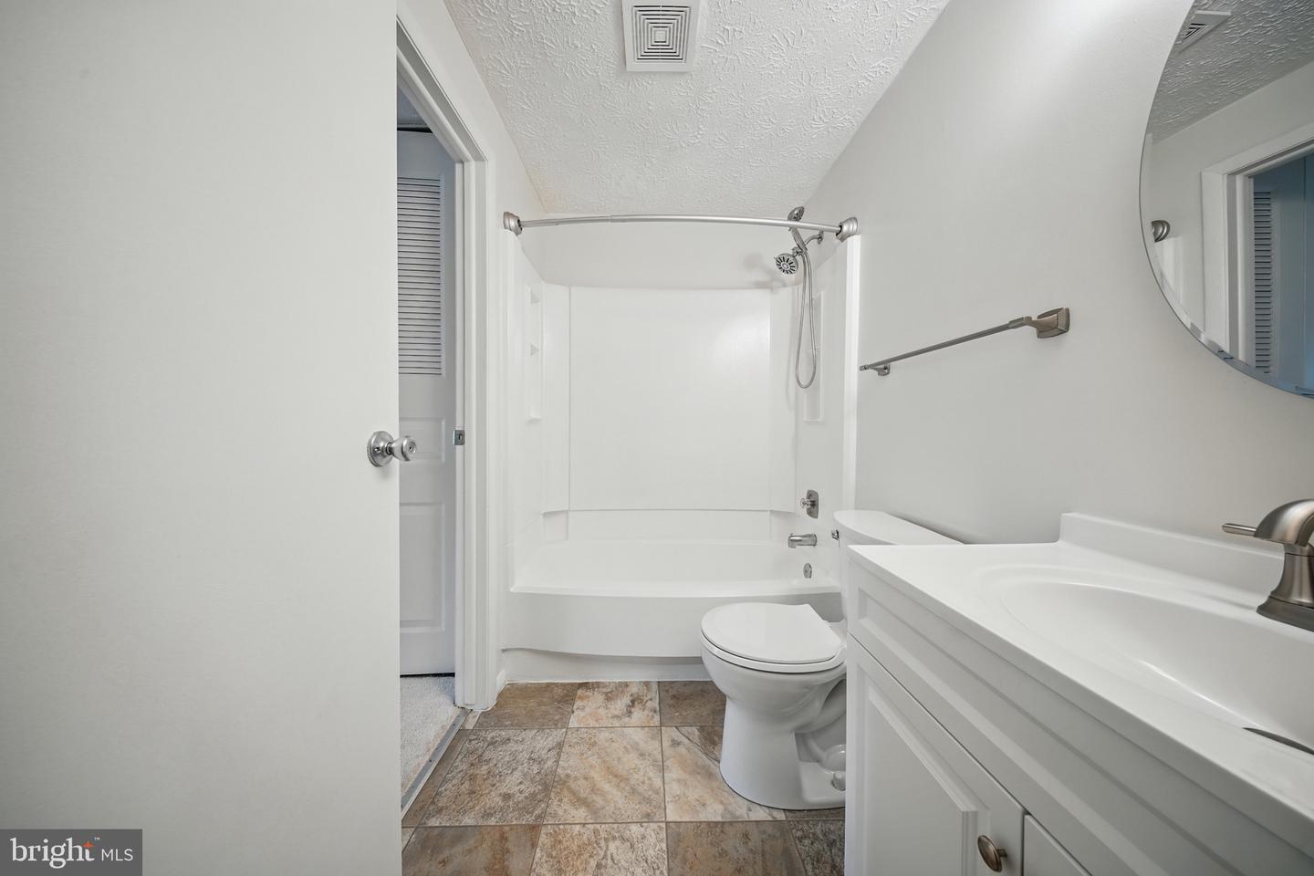 8282 CRESTMONT CIR, SPRINGFIELD, Virginia 22153, 2 Bedrooms Bedrooms, ,1 BathroomBathrooms,Residential,For sale,8282 CRESTMONT CIR,VAFX2244578 MLS # VAFX2244578