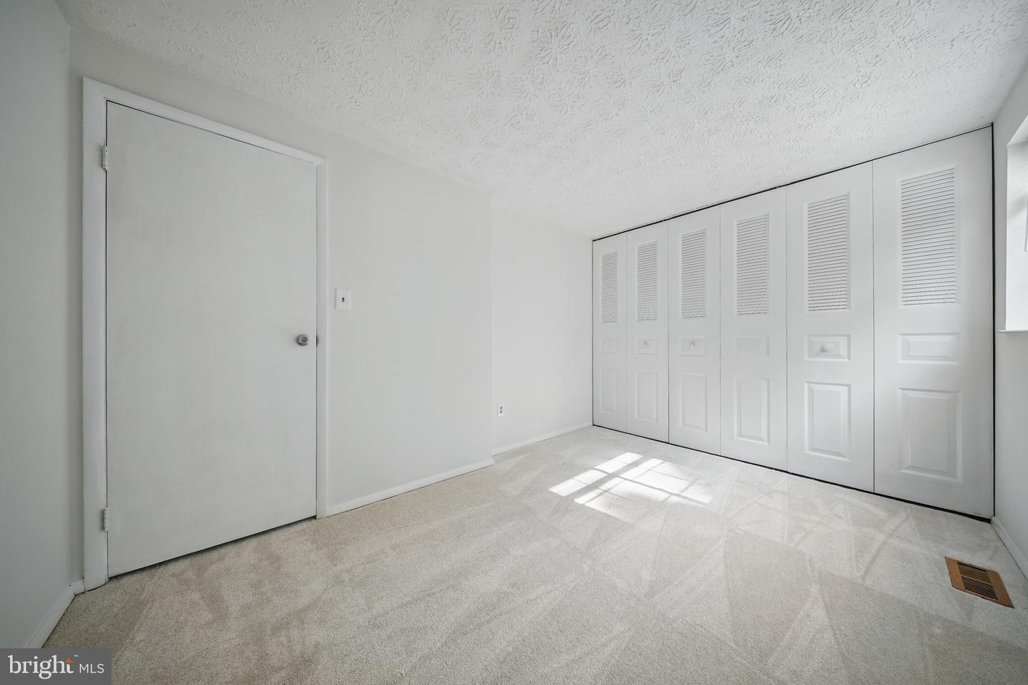 8282 CRESTMONT CIR, SPRINGFIELD, Virginia 22153, 2 Bedrooms Bedrooms, ,1 BathroomBathrooms,Residential,For sale,8282 CRESTMONT CIR,VAFX2244578 MLS # VAFX2244578