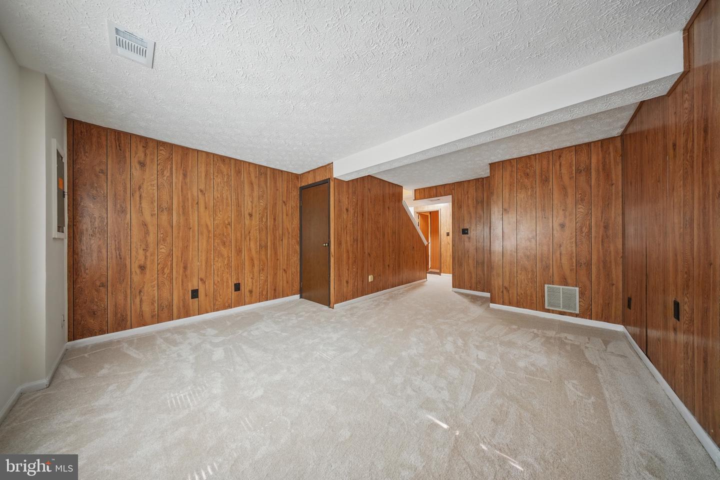 8282 CRESTMONT CIR, SPRINGFIELD, Virginia 22153, 2 Bedrooms Bedrooms, ,1 BathroomBathrooms,Residential,For sale,8282 CRESTMONT CIR,VAFX2244578 MLS # VAFX2244578