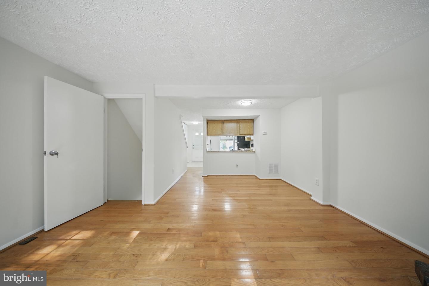 8282 CRESTMONT CIR, SPRINGFIELD, Virginia 22153, 2 Bedrooms Bedrooms, ,1 BathroomBathrooms,Residential,For sale,8282 CRESTMONT CIR,VAFX2244578 MLS # VAFX2244578