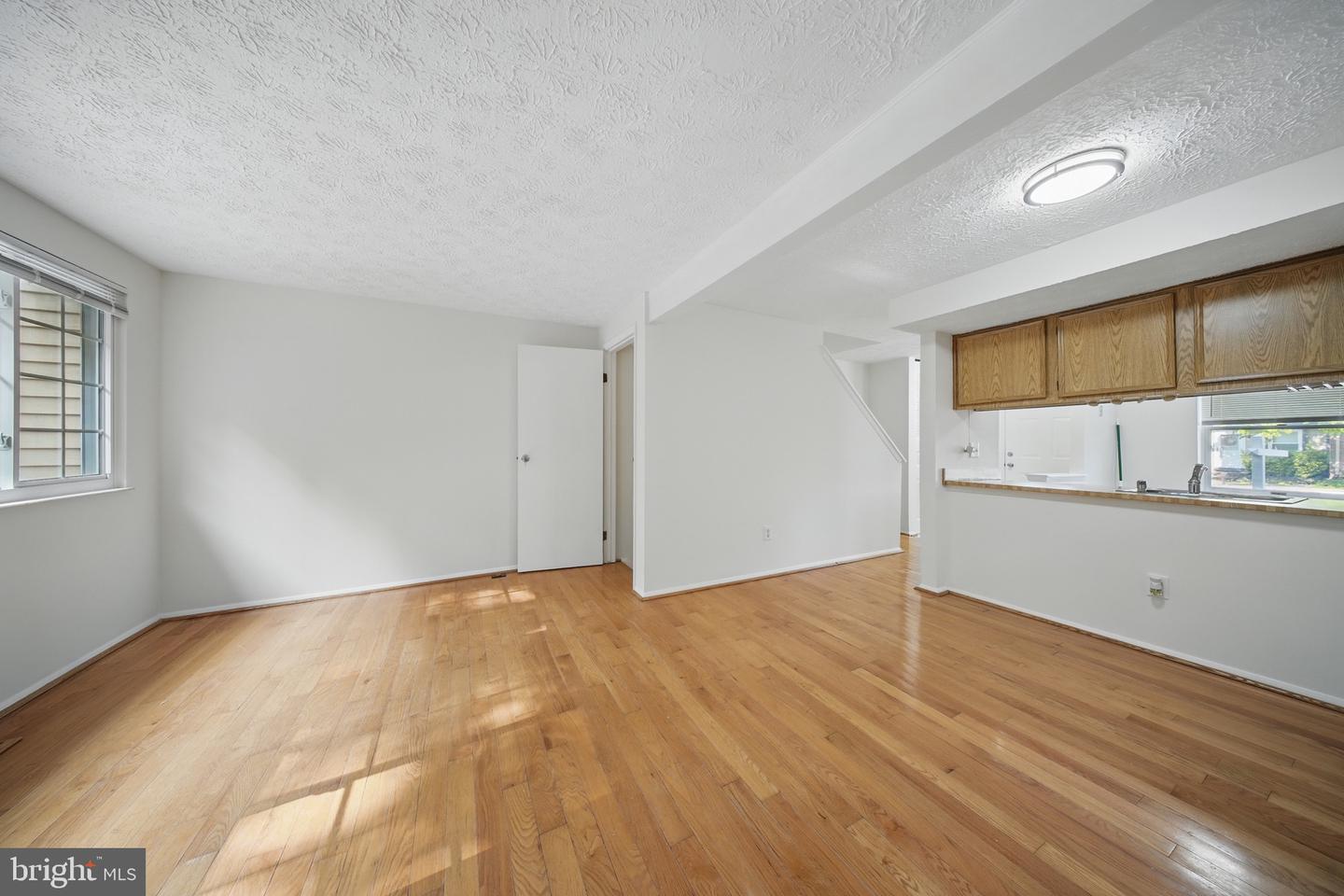 8282 CRESTMONT CIR, SPRINGFIELD, Virginia 22153, 2 Bedrooms Bedrooms, ,1 BathroomBathrooms,Residential,For sale,8282 CRESTMONT CIR,VAFX2244578 MLS # VAFX2244578