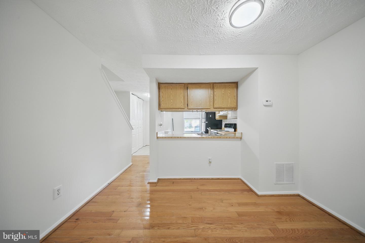 8282 CRESTMONT CIR, SPRINGFIELD, Virginia 22153, 2 Bedrooms Bedrooms, ,1 BathroomBathrooms,Residential,For sale,8282 CRESTMONT CIR,VAFX2244578 MLS # VAFX2244578