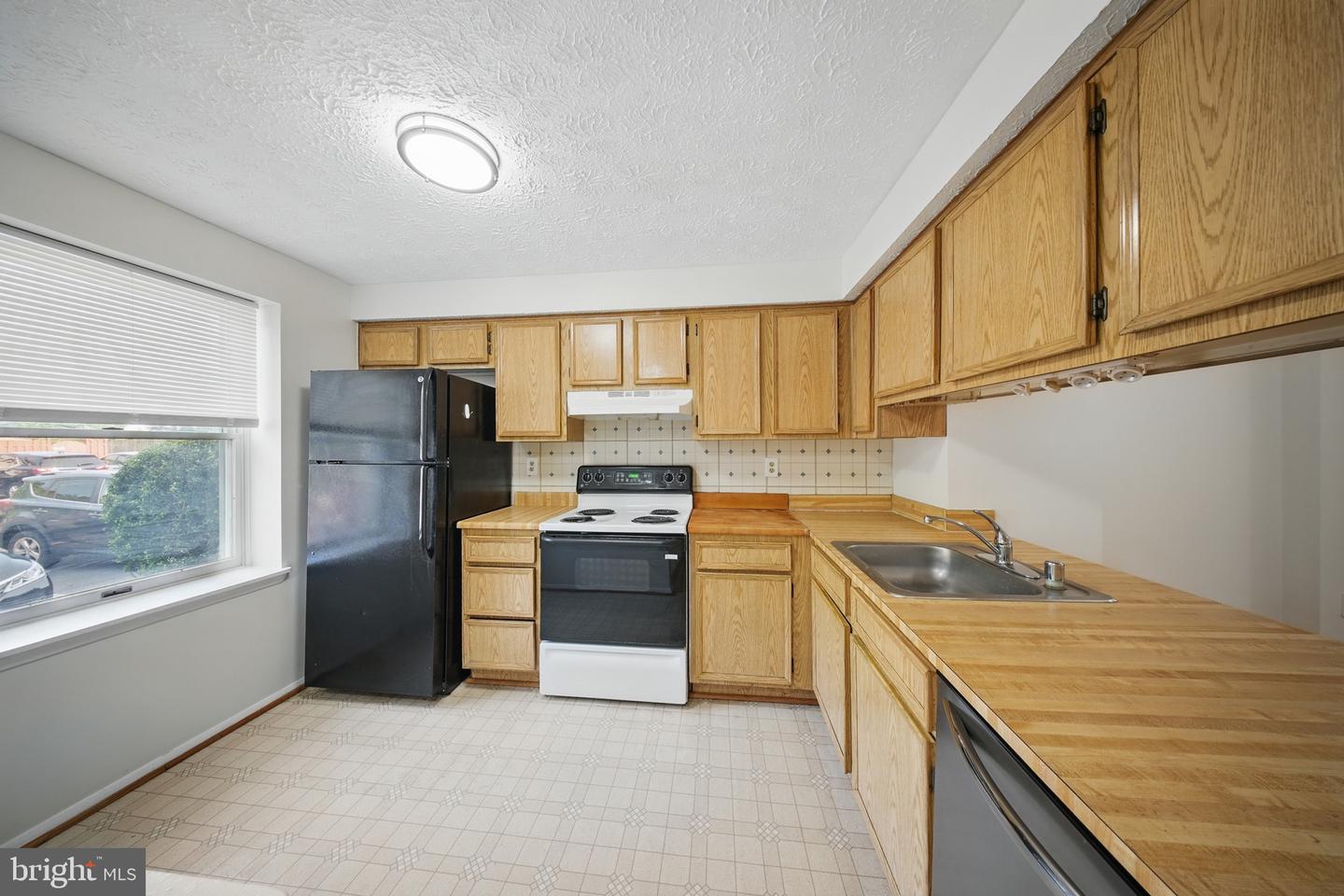 8282 CRESTMONT CIR, SPRINGFIELD, Virginia 22153, 2 Bedrooms Bedrooms, ,1 BathroomBathrooms,Residential,For sale,8282 CRESTMONT CIR,VAFX2244578 MLS # VAFX2244578