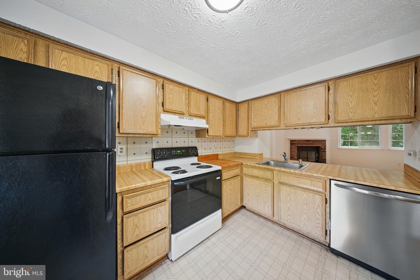 8282 CRESTMONT CIR, SPRINGFIELD, Virginia 22153, 2 Bedrooms Bedrooms, ,1 BathroomBathrooms,Residential,For sale,8282 CRESTMONT CIR,VAFX2244578 MLS # VAFX2244578