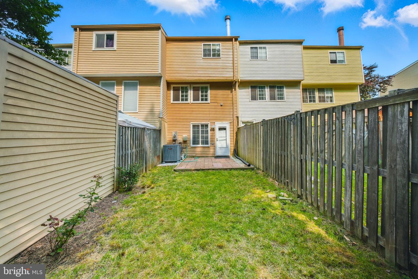 8282 CRESTMONT CIR, SPRINGFIELD, Virginia 22153, 2 Bedrooms Bedrooms, ,1 BathroomBathrooms,Residential,For sale,8282 CRESTMONT CIR,VAFX2244578 MLS # VAFX2244578