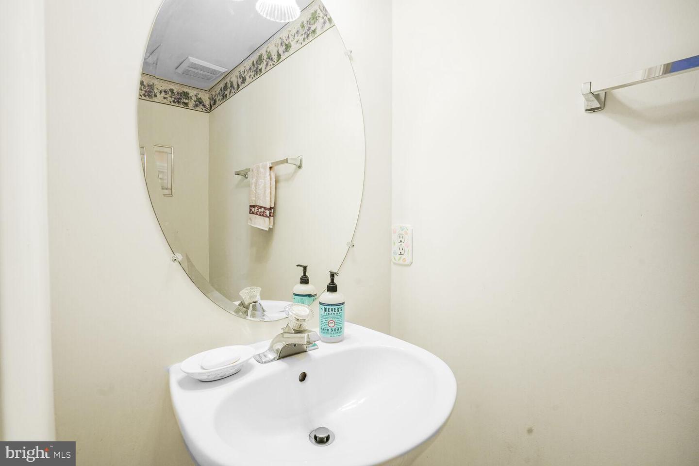 4057 GLOSTONBURY WAY, FAIRFAX, Virginia 22030, 3 Bedrooms Bedrooms, ,2 BathroomsBathrooms,Residential,For sale,4057 GLOSTONBURY WAY,VAFX2244604 MLS # VAFX2244604