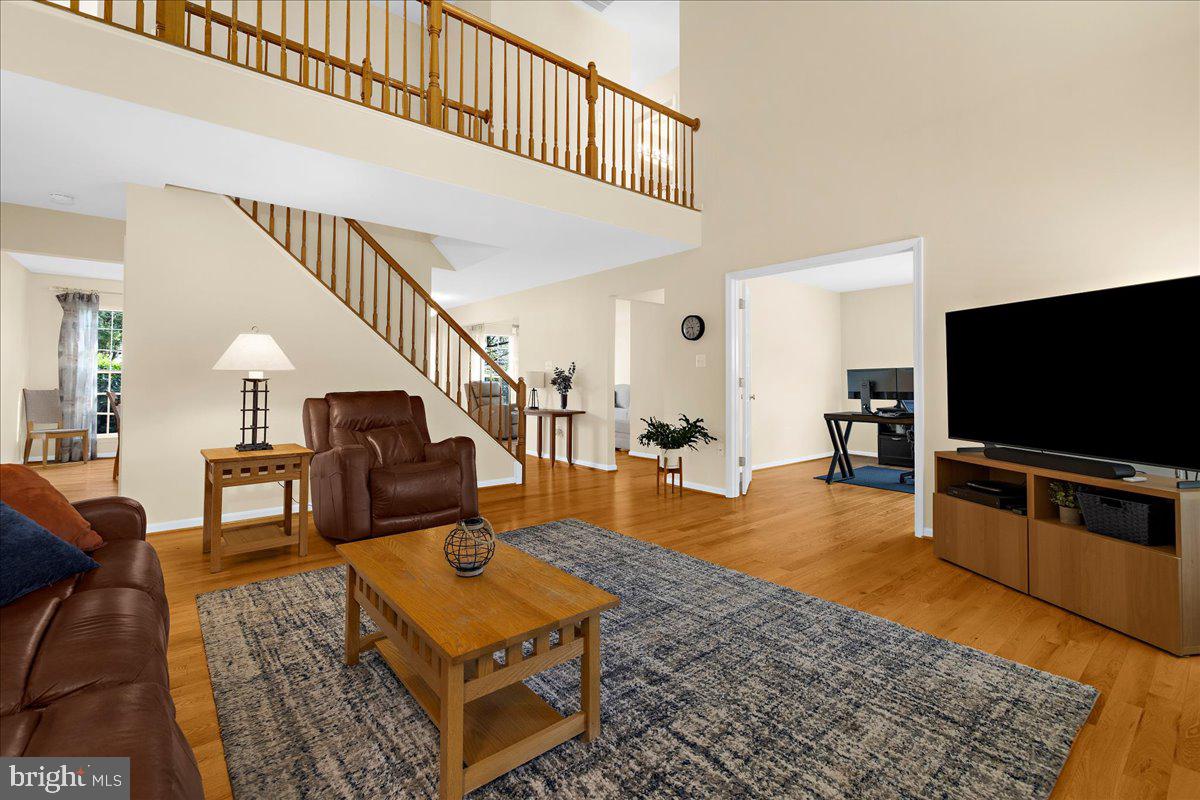 6708 MOSSY BANK LN, CENTREVILLE, Virginia 20121, 5 Bedrooms Bedrooms, ,3 BathroomsBathrooms,Residential,For sale,6708 MOSSY BANK LN,VAFX2244756 MLS # VAFX2244756