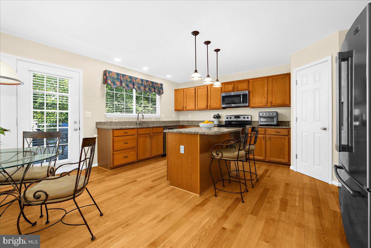 6708 MOSSY BANK LN, CENTREVILLE, Virginia 20121, 5 Bedrooms Bedrooms, ,3 BathroomsBathrooms,Residential,For sale,6708 MOSSY BANK LN,VAFX2244756 MLS # VAFX2244756
