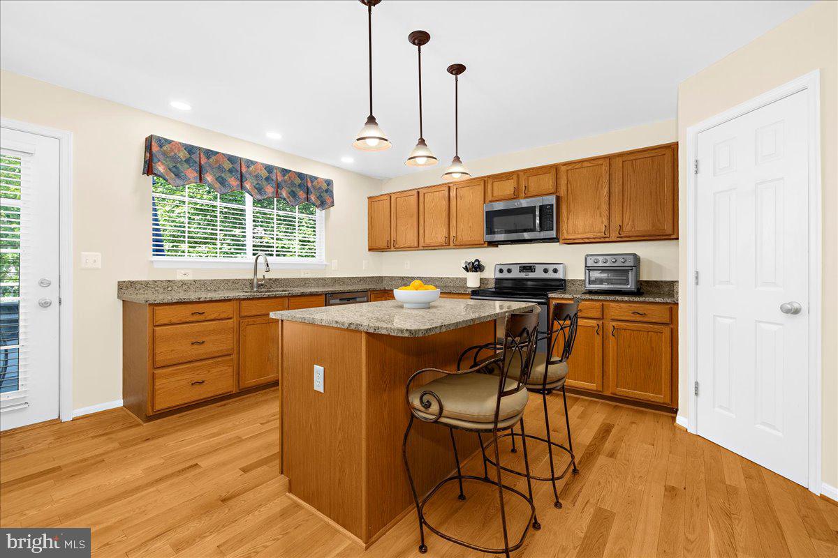 6708 MOSSY BANK LN, CENTREVILLE, Virginia 20121, 5 Bedrooms Bedrooms, ,3 BathroomsBathrooms,Residential,For sale,6708 MOSSY BANK LN,VAFX2244756 MLS # VAFX2244756