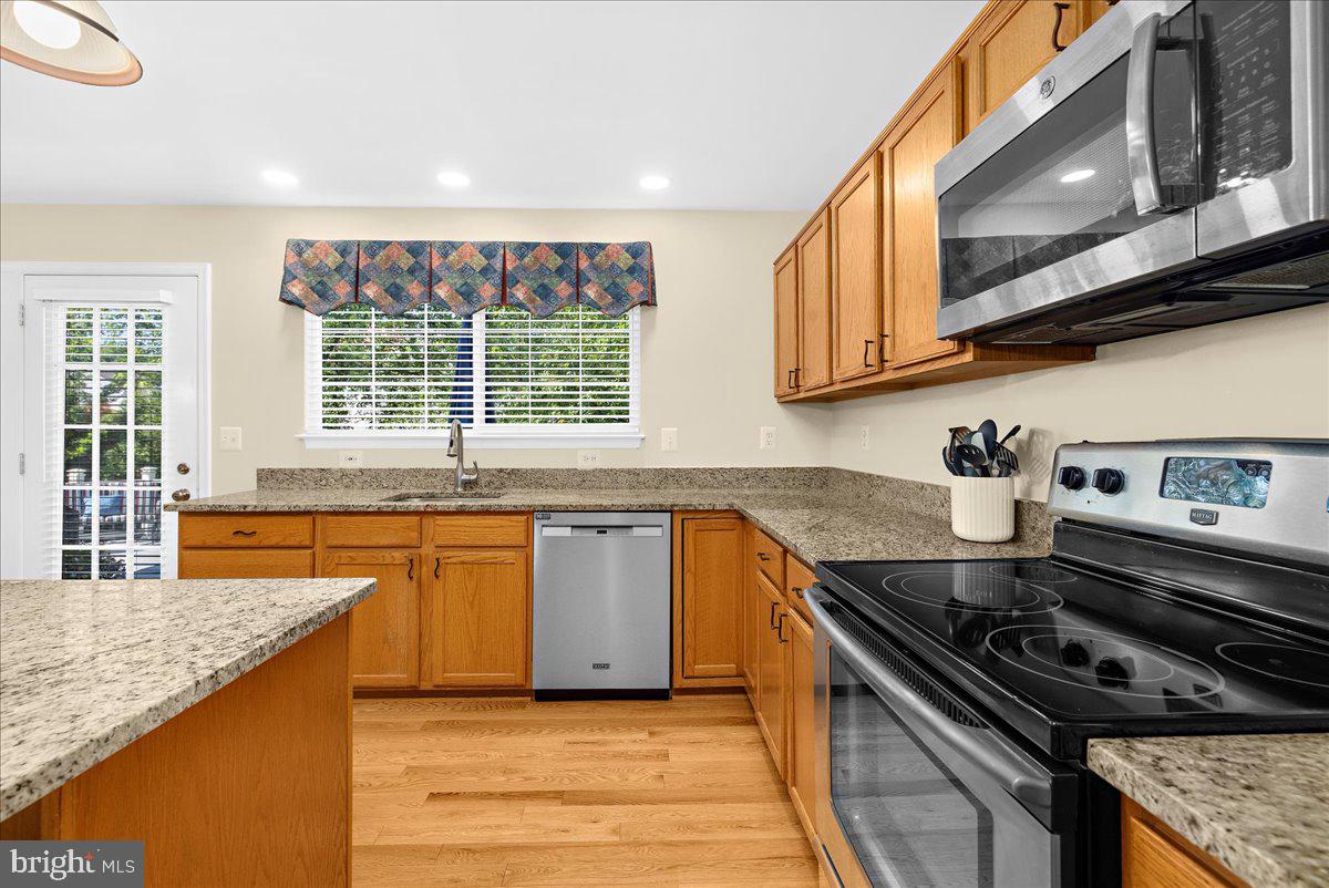 6708 MOSSY BANK LN, CENTREVILLE, Virginia 20121, 5 Bedrooms Bedrooms, ,3 BathroomsBathrooms,Residential,For sale,6708 MOSSY BANK LN,VAFX2244756 MLS # VAFX2244756