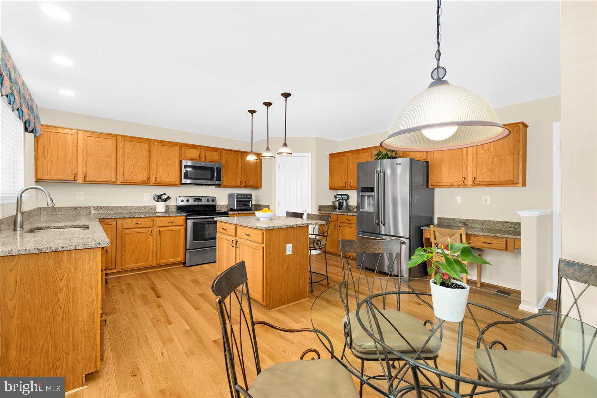 6708 MOSSY BANK LN, CENTREVILLE, Virginia 20121, 5 Bedrooms Bedrooms, ,3 BathroomsBathrooms,Residential,For sale,6708 MOSSY BANK LN,VAFX2244756 MLS # VAFX2244756