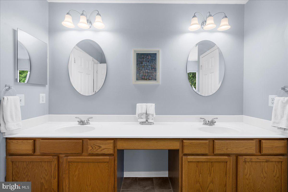 6708 MOSSY BANK LN, CENTREVILLE, Virginia 20121, 5 Bedrooms Bedrooms, ,3 BathroomsBathrooms,Residential,For sale,6708 MOSSY BANK LN,VAFX2244756 MLS # VAFX2244756