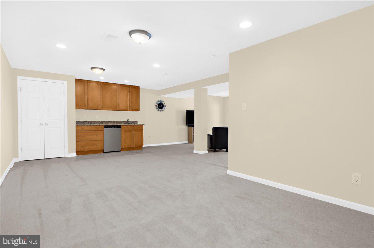 6708 MOSSY BANK LN, CENTREVILLE, Virginia 20121, 5 Bedrooms Bedrooms, ,3 BathroomsBathrooms,Residential,For sale,6708 MOSSY BANK LN,VAFX2244756 MLS # VAFX2244756