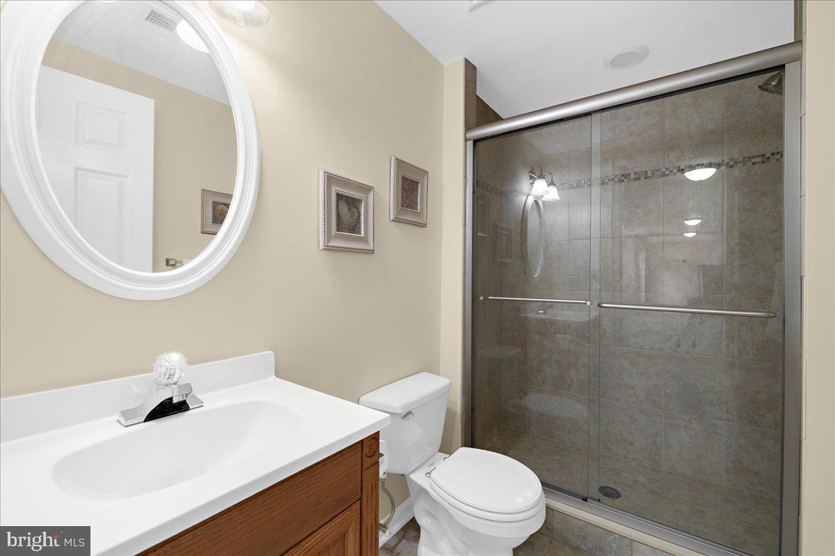 6708 MOSSY BANK LN, CENTREVILLE, Virginia 20121, 5 Bedrooms Bedrooms, ,3 BathroomsBathrooms,Residential,For sale,6708 MOSSY BANK LN,VAFX2244756 MLS # VAFX2244756