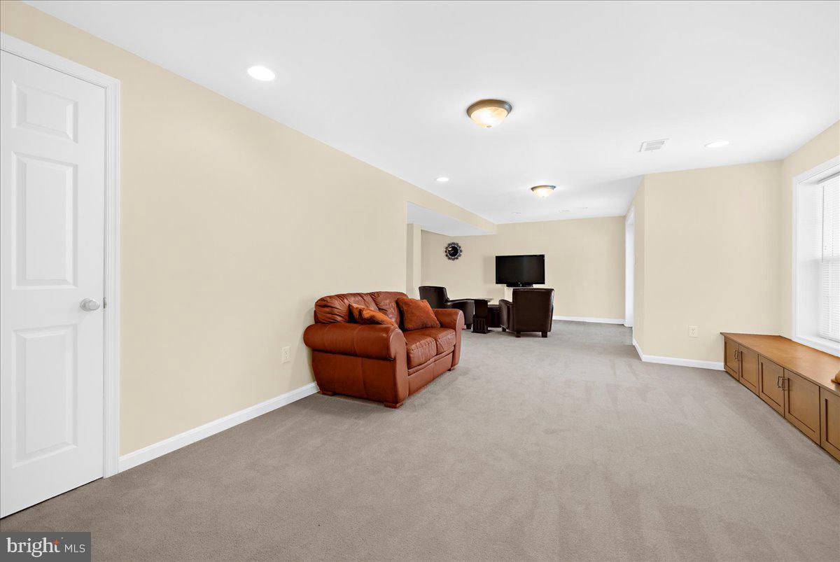 6708 MOSSY BANK LN, CENTREVILLE, Virginia 20121, 5 Bedrooms Bedrooms, ,3 BathroomsBathrooms,Residential,For sale,6708 MOSSY BANK LN,VAFX2244756 MLS # VAFX2244756
