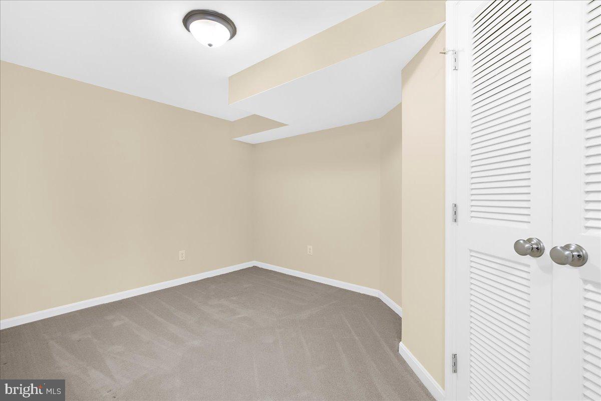 6708 MOSSY BANK LN, CENTREVILLE, Virginia 20121, 5 Bedrooms Bedrooms, ,3 BathroomsBathrooms,Residential,For sale,6708 MOSSY BANK LN,VAFX2244756 MLS # VAFX2244756
