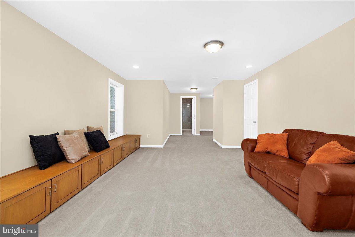 6708 MOSSY BANK LN, CENTREVILLE, Virginia 20121, 5 Bedrooms Bedrooms, ,3 BathroomsBathrooms,Residential,For sale,6708 MOSSY BANK LN,VAFX2244756 MLS # VAFX2244756
