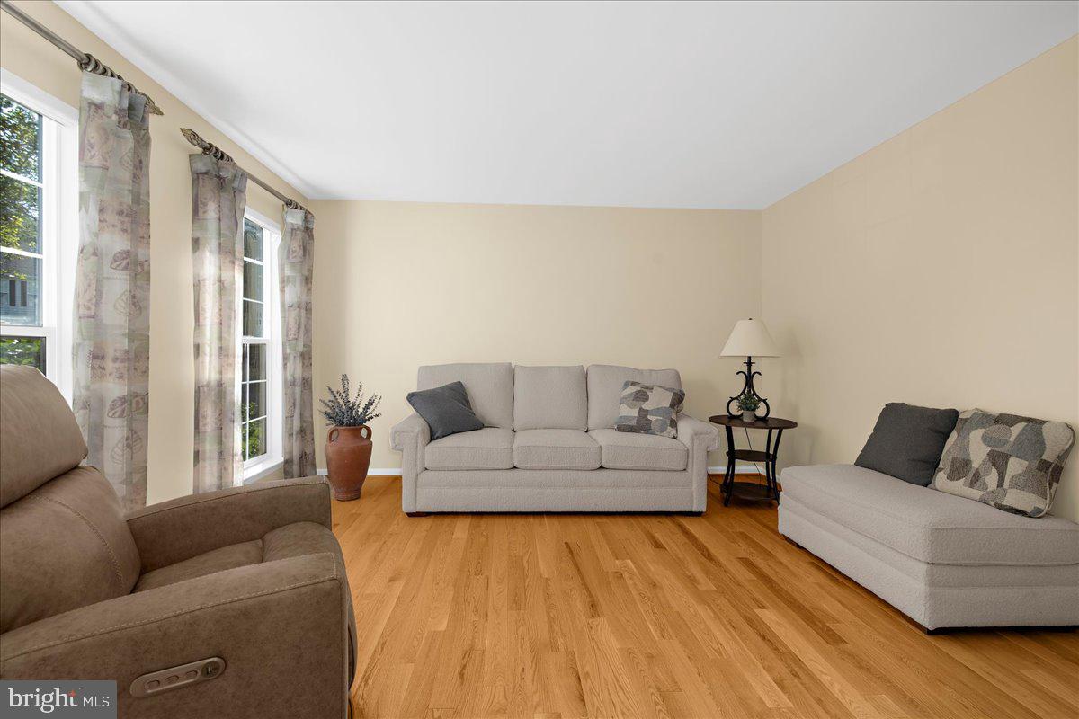 6708 MOSSY BANK LN, CENTREVILLE, Virginia 20121, 5 Bedrooms Bedrooms, ,3 BathroomsBathrooms,Residential,For sale,6708 MOSSY BANK LN,VAFX2244756 MLS # VAFX2244756