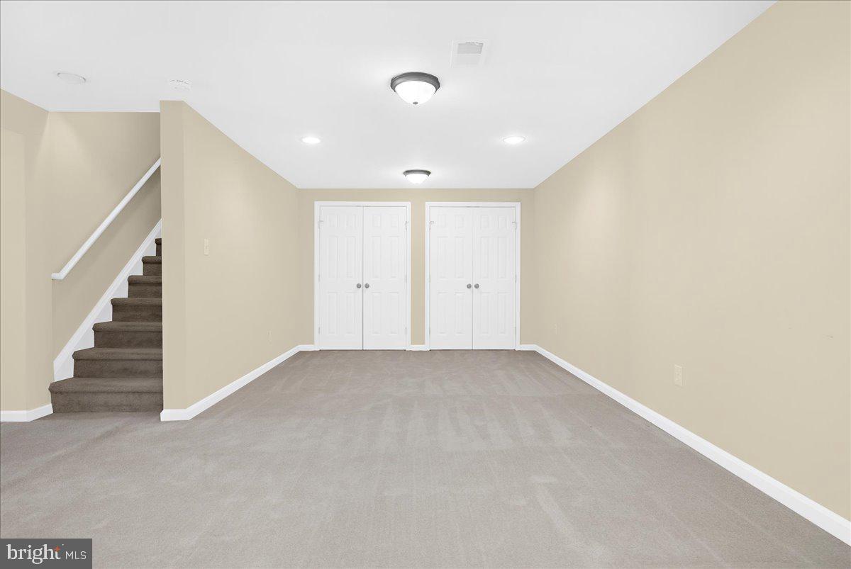 6708 MOSSY BANK LN, CENTREVILLE, Virginia 20121, 5 Bedrooms Bedrooms, ,3 BathroomsBathrooms,Residential,For sale,6708 MOSSY BANK LN,VAFX2244756 MLS # VAFX2244756