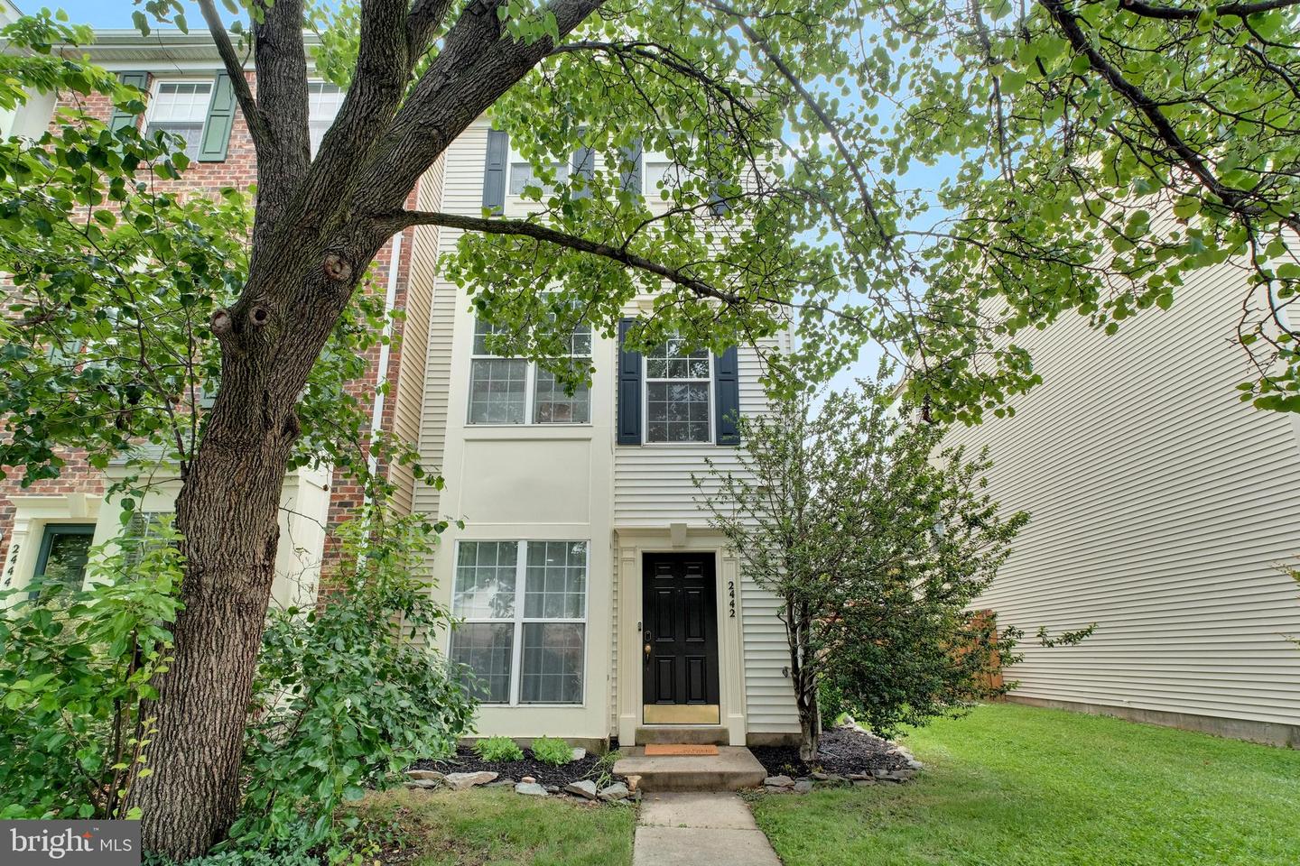 2442 OLD FARMHOUSE CT, HERNDON, Virginia 20171, 2 Bedrooms Bedrooms, ,2 BathroomsBathrooms,Residential,For sale,2442 OLD FARMHOUSE CT,VAFX2244764 MLS # VAFX2244764