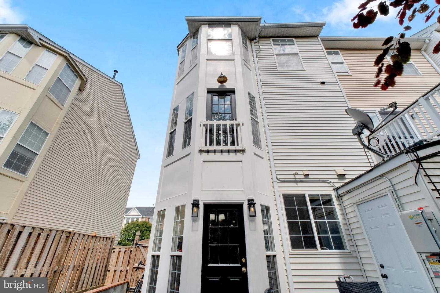 2442 OLD FARMHOUSE CT, HERNDON, Virginia 20171, 2 Bedrooms Bedrooms, ,2 BathroomsBathrooms,Residential,For sale,2442 OLD FARMHOUSE CT,VAFX2244764 MLS # VAFX2244764