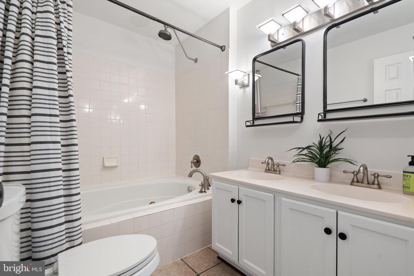 13124 KIDWELL FIELD RD, HERNDON, Virginia 20171, 2 Bedrooms Bedrooms, ,2 BathroomsBathrooms,Residential,For sale,13124 KIDWELL FIELD RD,VAFX2244798 MLS # VAFX2244798