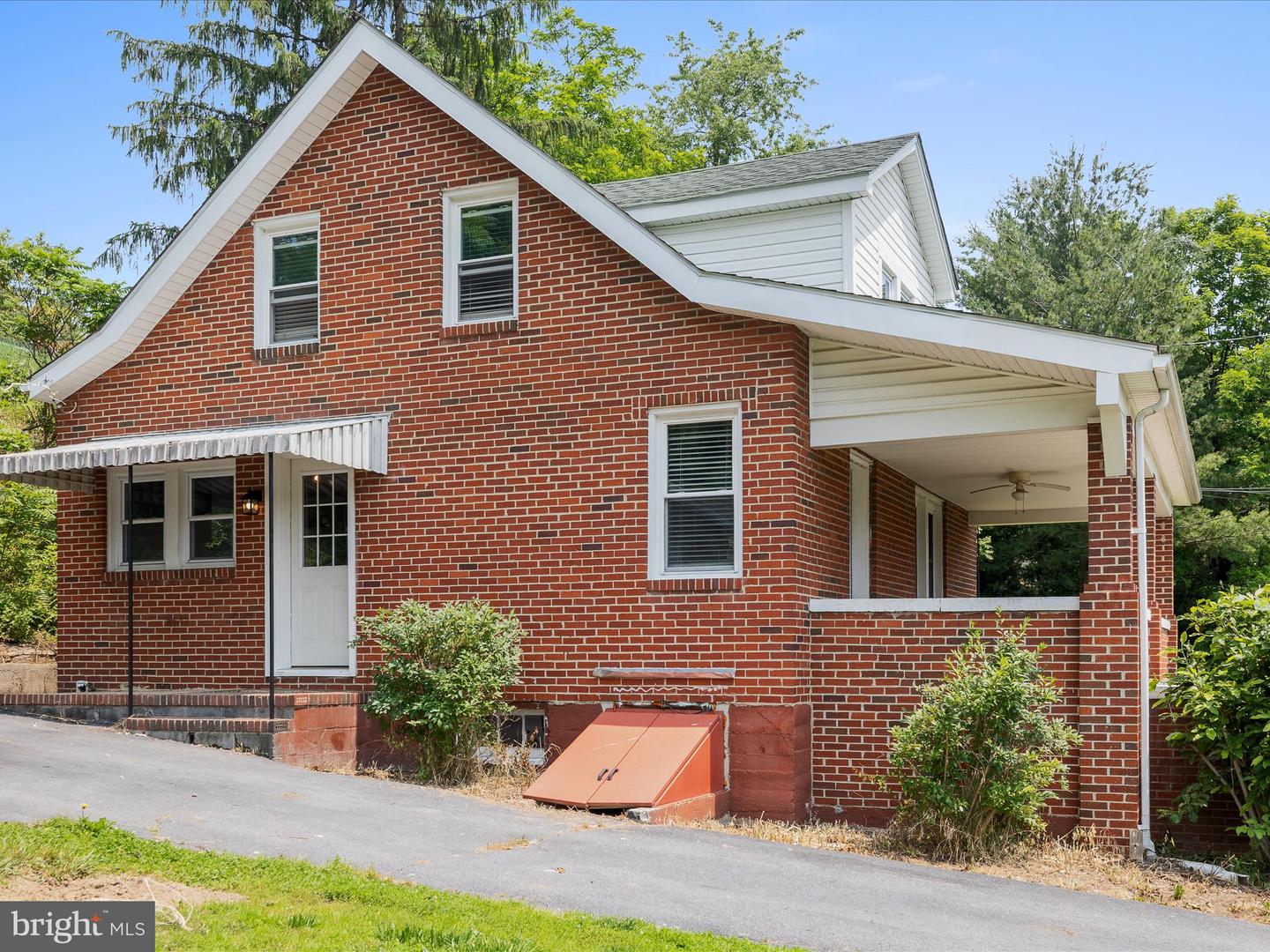276 GORE RD, GORE, Virginia 22637, 3 Bedrooms Bedrooms, ,2 BathroomsBathrooms,Residential,For sale,276 GORE RD,VAFV2034580 MLS # VAFV2034580