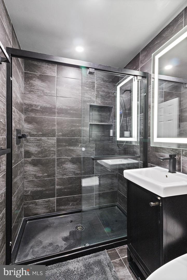 362 JAMES ST #384, FALLS CHURCH, Virginia 22046, 2 Bedrooms Bedrooms, ,2 BathroomsBathrooms,Residential,For sale,362 JAMES ST #384,VAFA2003064 MLS # VAFA2003064
