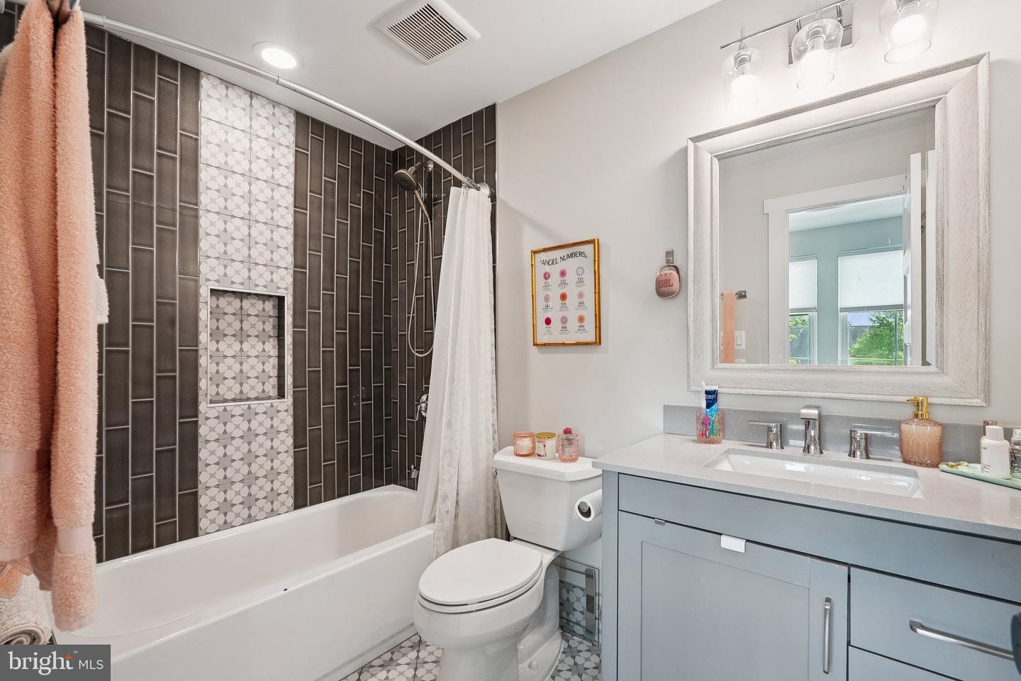 705 N BARTON ST, ARLINGTON, Virginia 22201, 6 Bedrooms Bedrooms, ,6 BathroomsBathrooms,Residential,For sale,705 N BARTON ST,VAAR2058538 MLS # VAAR2058538