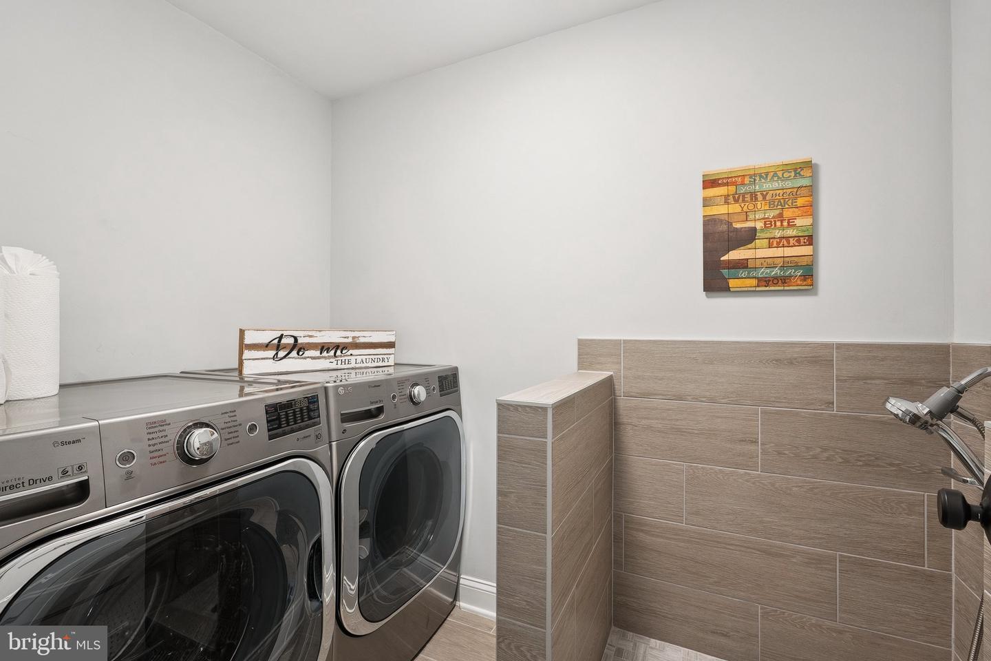 705 N BARTON ST, ARLINGTON, Virginia 22201, 6 Bedrooms Bedrooms, ,6 BathroomsBathrooms,Residential,For sale,705 N BARTON ST,VAAR2058538 MLS # VAAR2058538
