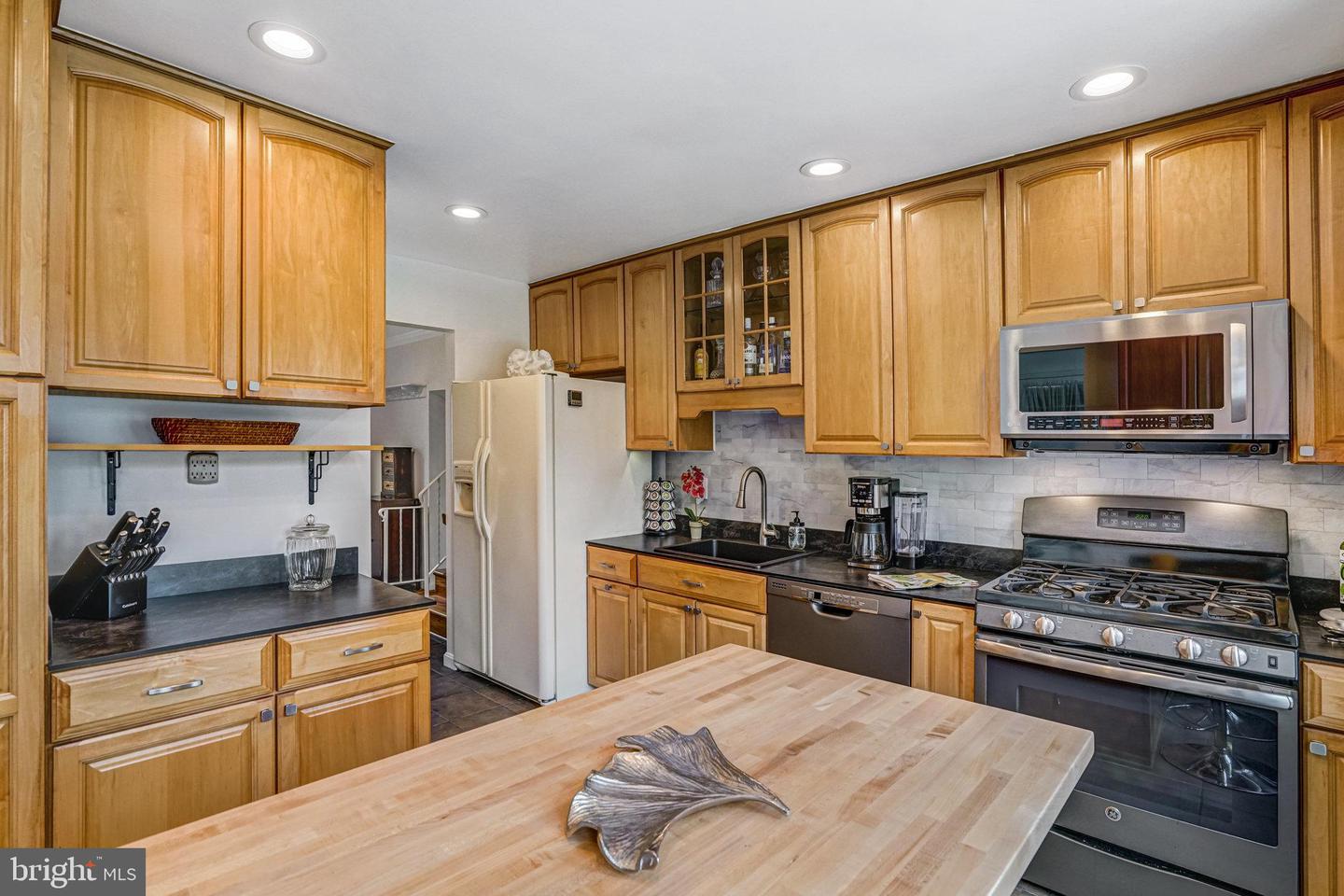 5901 WIVENHOE CT, ALEXANDRIA, Virginia 22315, 5 Bedrooms Bedrooms, ,3 BathroomsBathrooms,Residential,For sale,5901 WIVENHOE CT,VAFX2244918 MLS # VAFX2244918
