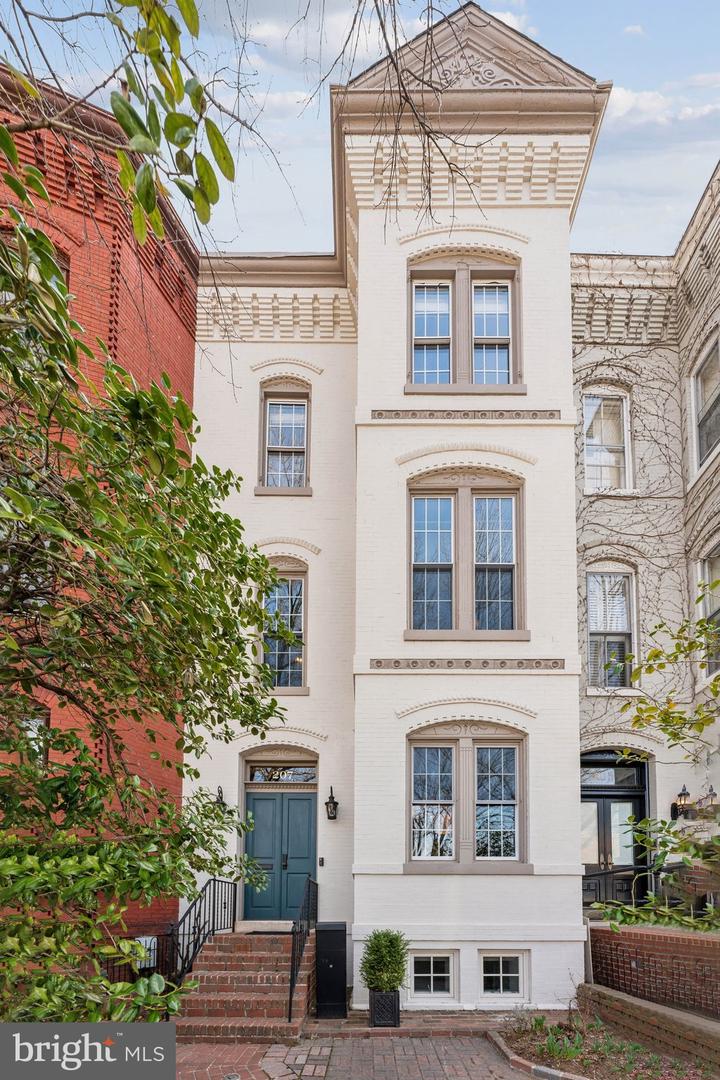 207 3RD ST NE, WASHINGTON, District Of Columbia 20002, 4 Bedrooms Bedrooms, ,4 BathroomsBathrooms,Residential,For sale,207 3RD ST NE,DCDC2203822 MLS # DCDC2203822