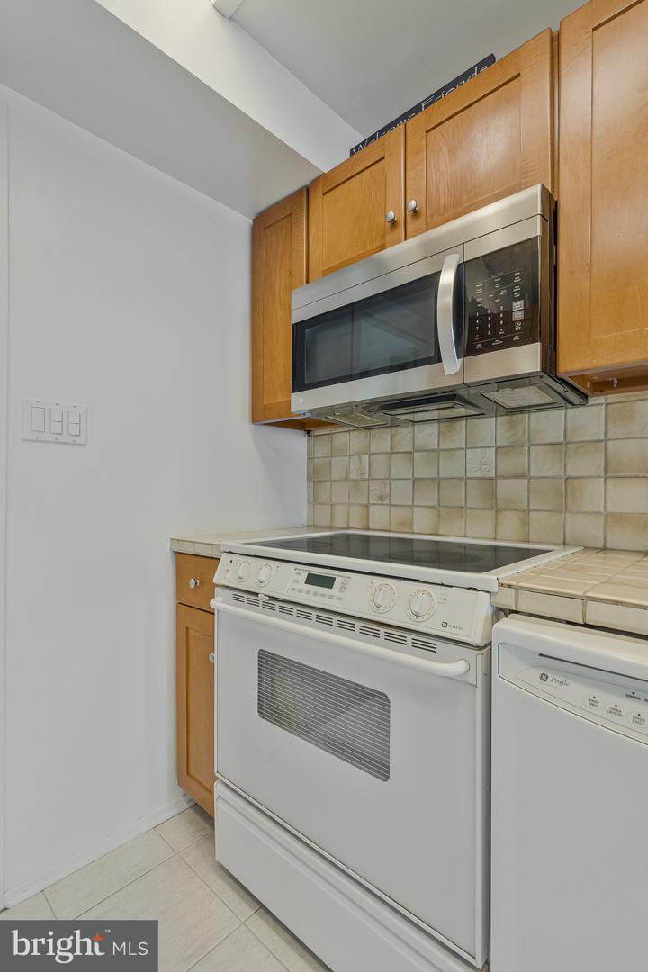 11174 GLADE DR, RESTON, Virginia 20191, 5 Bedrooms Bedrooms, ,4 BathroomsBathrooms,Residential,For sale,11174 GLADE DR,VAFX2244844 MLS # VAFX2244844
