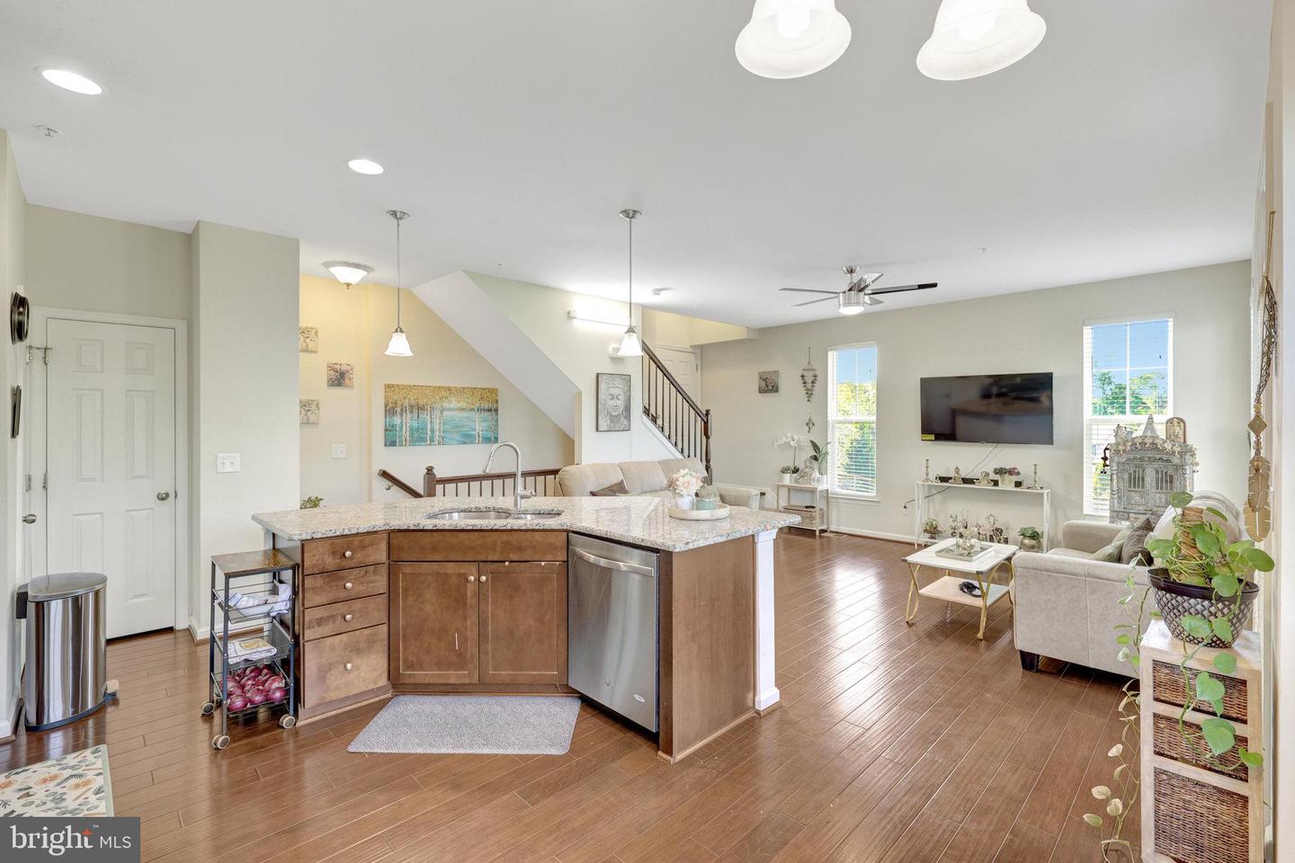 43405 TOWN GATE SQ, CHANTILLY, Virginia 20152, 3 Bedrooms Bedrooms, ,2 BathroomsBathrooms,Residential,For sale,43405 TOWN GATE SQ,VALO2098540 MLS # VALO2098540