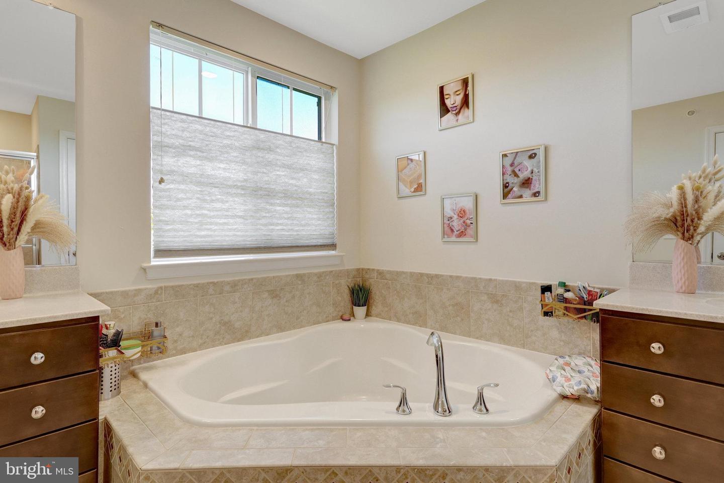 43405 TOWN GATE SQ, CHANTILLY, Virginia 20152, 3 Bedrooms Bedrooms, ,2 BathroomsBathrooms,Residential,For sale,43405 TOWN GATE SQ,VALO2098540 MLS # VALO2098540