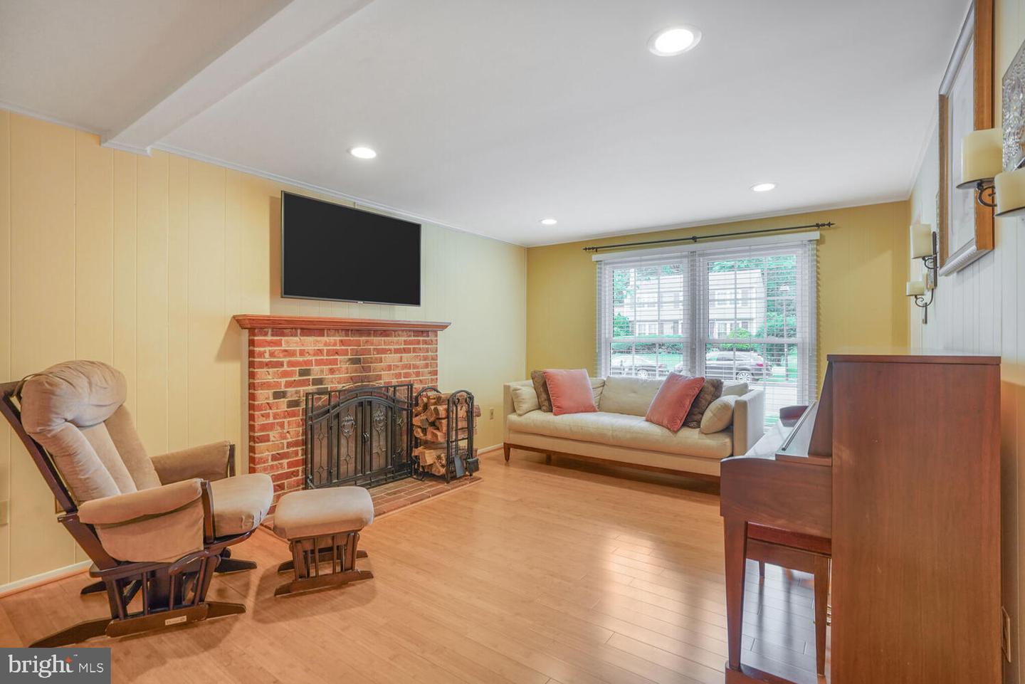 1537 POWELLS TAVERN PL, HERNDON, Virginia 20170, 5 Bedrooms Bedrooms, ,2 BathroomsBathrooms,Residential,For sale,1537 POWELLS TAVERN PL,VAFX2244970 MLS # VAFX2244970