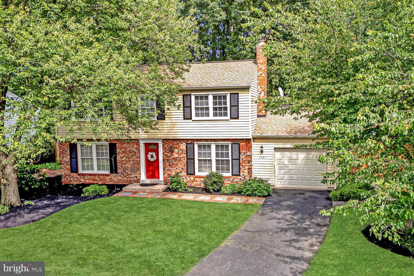 1537 POWELLS TAVERN PL, HERNDON, Virginia 20170, 5 Bedrooms Bedrooms, ,2 BathroomsBathrooms,Residential,For sale,1537 POWELLS TAVERN PL,VAFX2244970 MLS # VAFX2244970