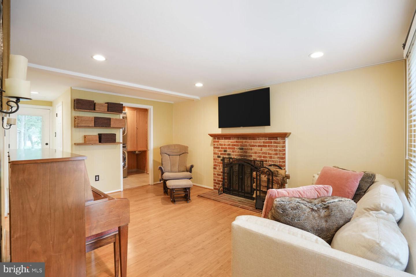1537 POWELLS TAVERN PL, HERNDON, Virginia 20170, 5 Bedrooms Bedrooms, ,2 BathroomsBathrooms,Residential,For sale,1537 POWELLS TAVERN PL,VAFX2244970 MLS # VAFX2244970