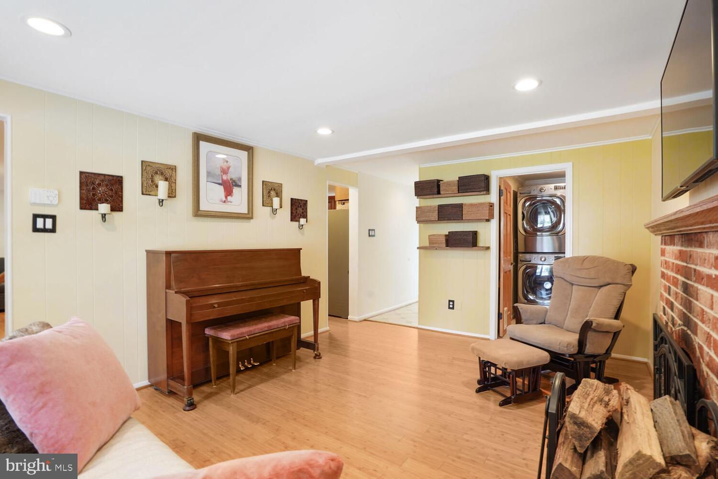 1537 POWELLS TAVERN PL, HERNDON, Virginia 20170, 5 Bedrooms Bedrooms, ,2 BathroomsBathrooms,Residential,For sale,1537 POWELLS TAVERN PL,VAFX2244970 MLS # VAFX2244970