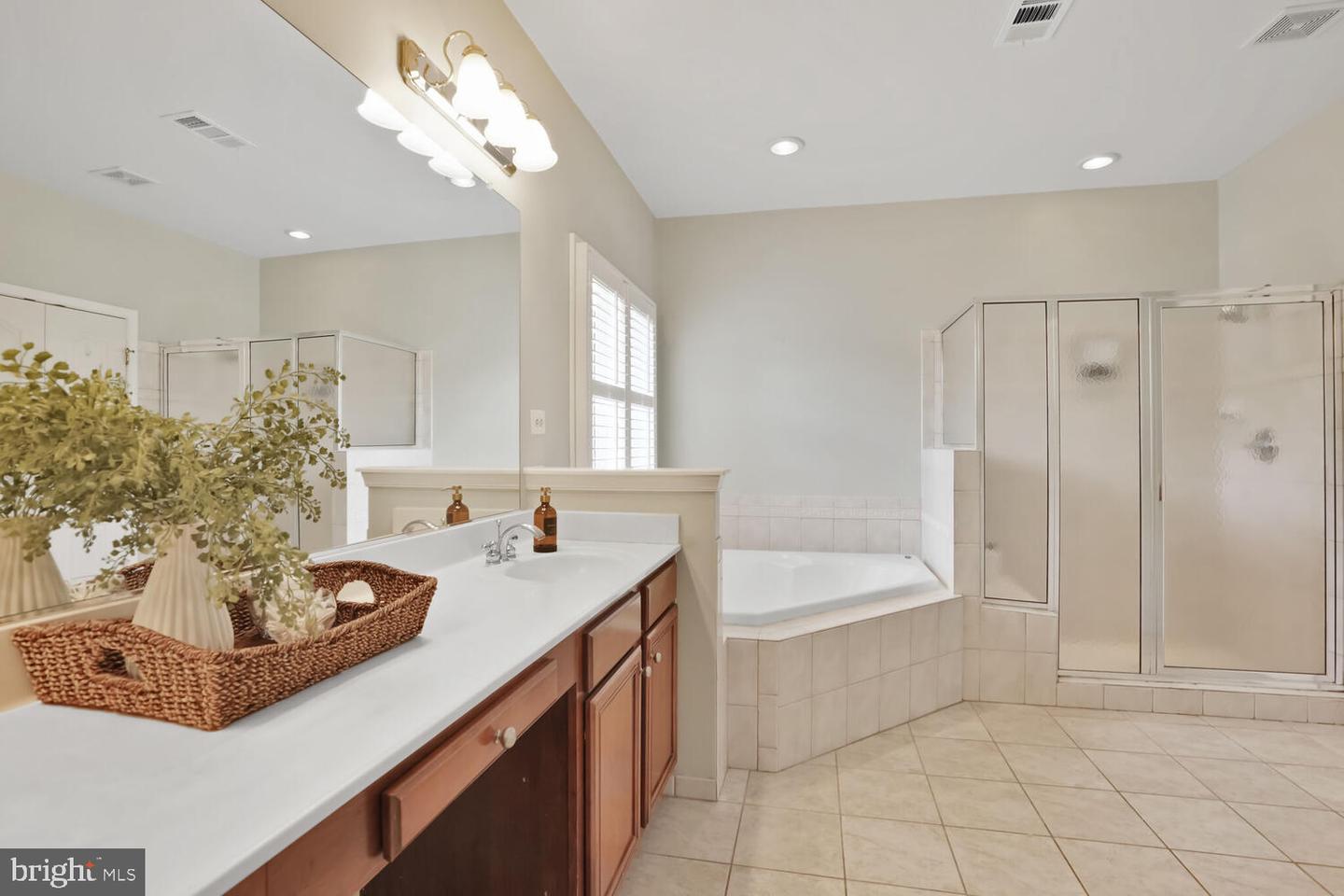 42863 GLYNDEBOURNE CT, BROADLANDS, Virginia 20148, 5 Bedrooms Bedrooms, ,5 BathroomsBathrooms,Residential,For sale,42863 GLYNDEBOURNE CT,VALO2098594 MLS # VALO2098594