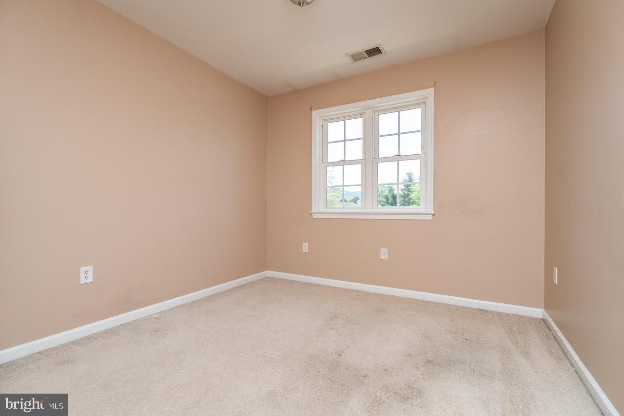 204 WILLOW OAKS DR, ELKTON, Virginia 22827, 3 Bedrooms Bedrooms, ,1 BathroomBathrooms,Residential,For sale,204 WILLOW OAKS DR,VARO2002352 MLS # VARO2002352