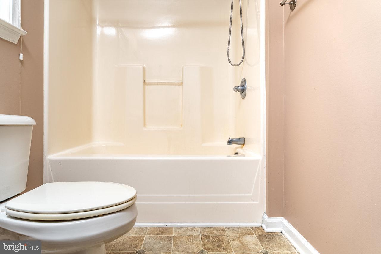 204 WILLOW OAKS DR, ELKTON, Virginia 22827, 3 Bedrooms Bedrooms, ,1 BathroomBathrooms,Residential,For sale,204 WILLOW OAKS DR,VARO2002352 MLS # VARO2002352