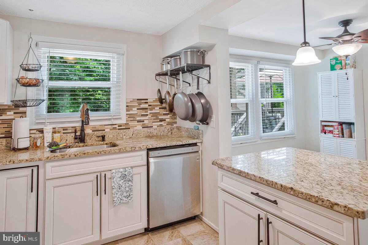 15715 SINGLETREE LN, DUMFRIES, Virginia 22025, 5 Bedrooms Bedrooms, ,2 BathroomsBathrooms,Residential,For sale,15715 SINGLETREE LN,VAPW2096198 MLS # VAPW2096198